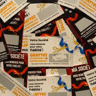 cette collection s'adressent aux professionnels qui souhaitent inaugurer un magasin, une enseigne ou encore une association en utilisant des tickets à gratter dans ce sens. L'important est de proposer des cadeaux qui seront appréciés par les clients et qui les inciteront à revenir dans le futur comme des réductions sur les produits ou services proposés par l'entreprise ou le club, des échantillons gratuits de produits ou services, des cartes-cadeaux à utiliser lors des prochains achats, des goodies personnalisés avec le logo de l'entreprise ou de l'association, tels que des t-shirts, des sacs, des stylos ou des porte-clés, des billets pour des événements futurs organisés, tels que des concerts, des conférences ou des expositions... cette collection s'adressent aux professionnels qui souhaitent inaugurer un magasin, une enseigne ou encore une association en utilisant des tickets à gratter dans ce sens. L'important est de proposer des cadeaux qui seront appréciés par les clients et qui les inciteront à revenir dans le futur comme des réductions sur les produits ou services proposés par l'entreprise ou le club, des échantillons gratuits de produits ou services, des cartes-cadeaux à utiliser lors des prochains achats, des goodies personnalisés avec le logo de l'entreprise ou de l'association, tels que des t-shirts, des sacs, des stylos ou des porte-clés, des billets pour des événements futurs organisés, tels que des concerts, des conférences ou des expositions...